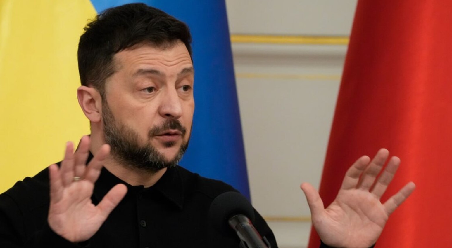 Zelenszkij közölte, hogy kész lemondani, ha a harcok befejeződnek