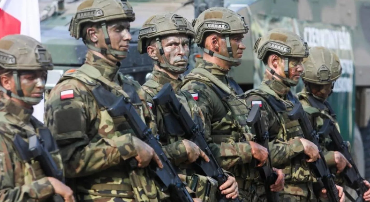 A lengyel elnök nem zárja ki a kötelező sorkatonai szolgálat visszaállítását