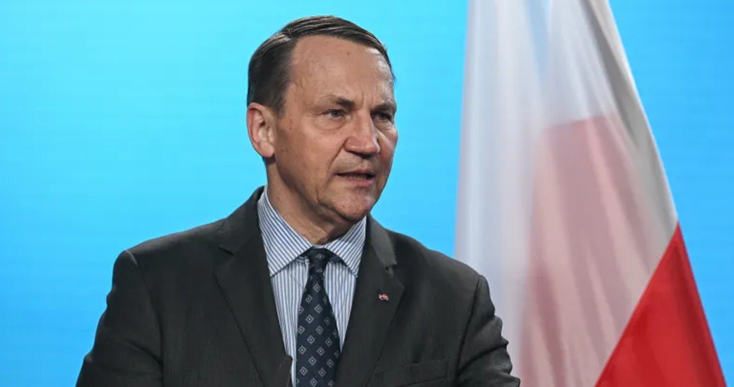 Sikorski: mi fizetjük ezt a háborút, helyünk van a béketárgyaláson