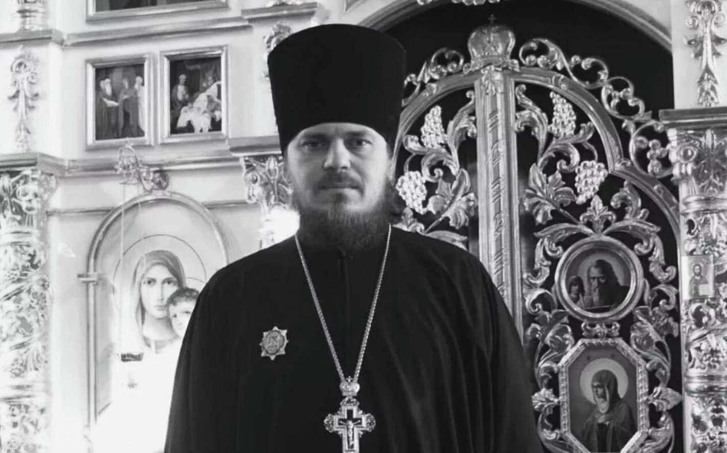 Temetési menetre mértek csapást az ukránok, megölve a plébánost