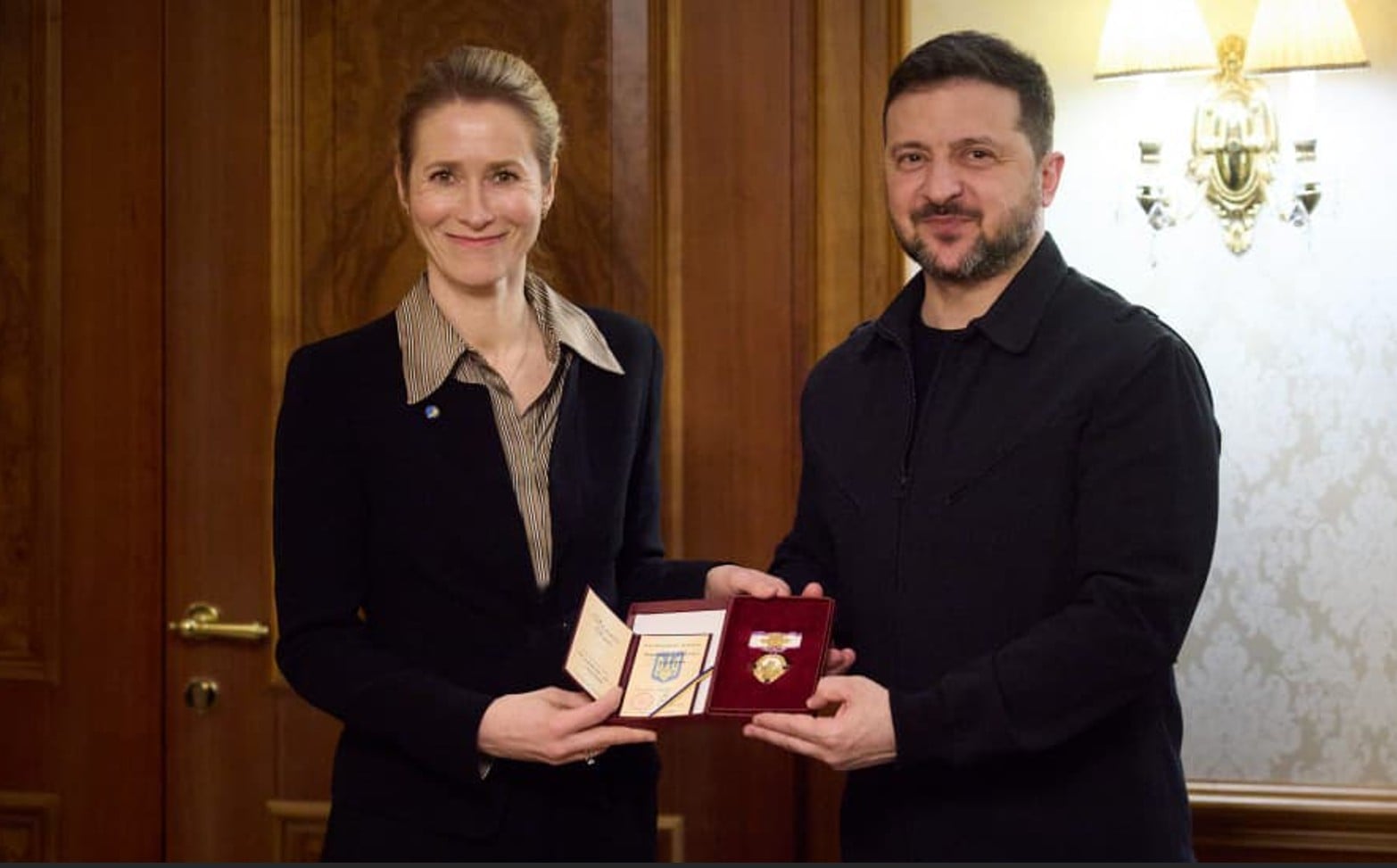 Zaharova: Zelenszkij Kallasnak átadott, keresztény kitüntetése sátánizmus