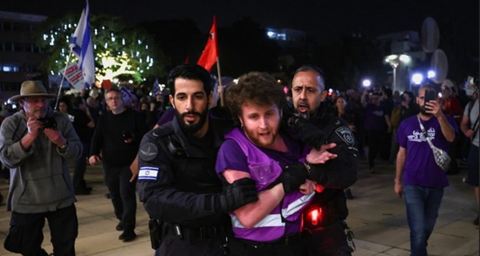 Az izraeli rezsim ellen tiltakozó embereket vettek őrizetbe Tel-Avivban