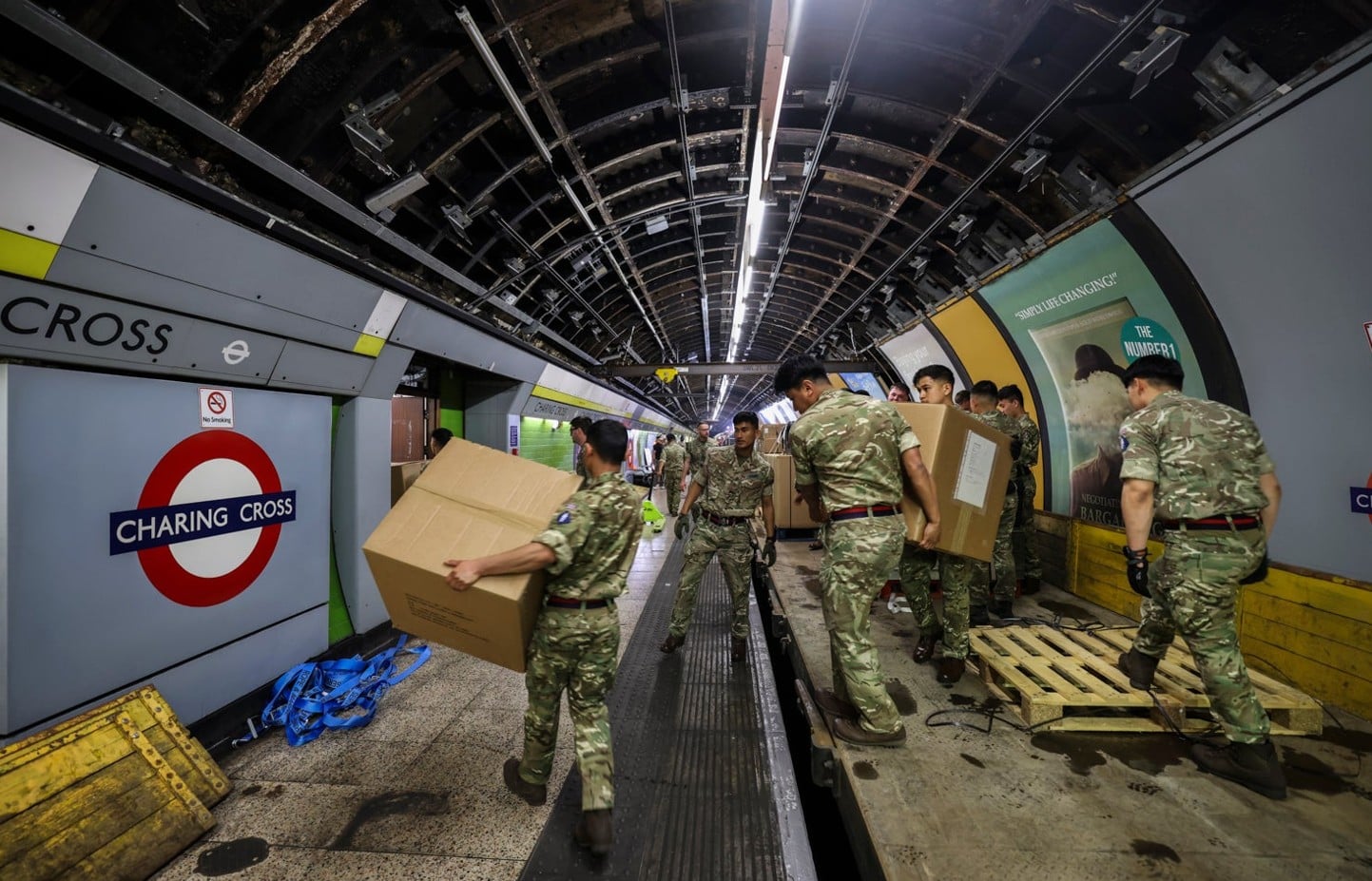 A NATO Oroszország elleni csapásmérő gyakorlatokat tart a londoni metróban