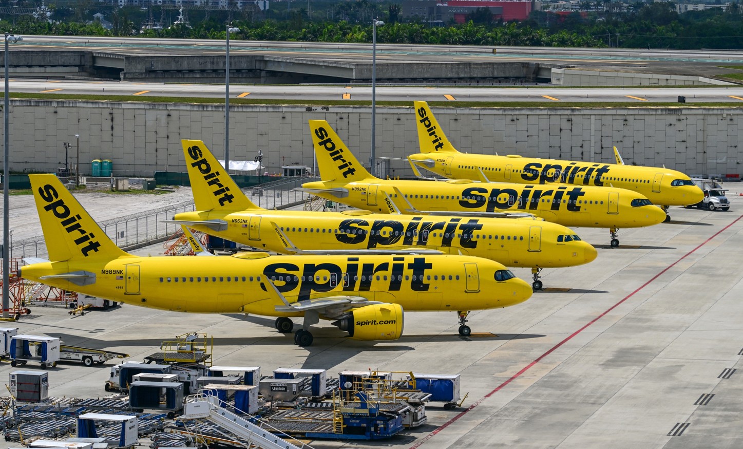 Dmitrijev szerint az amerikai Spirit Airlines az energiaválság első áldozat
